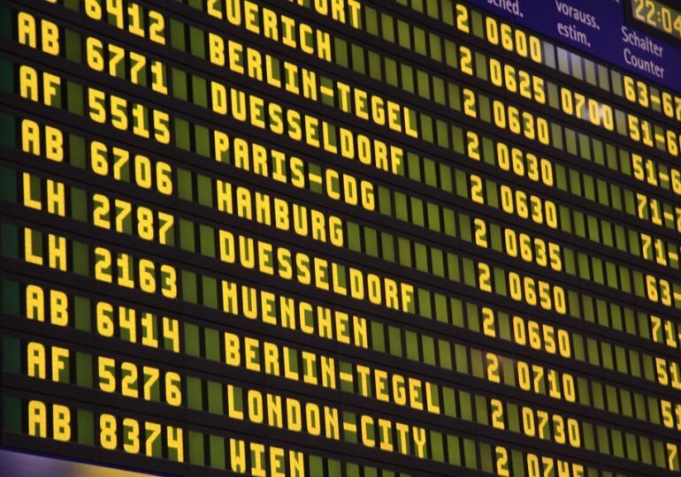 Aeroportul din Berlin a anulat toate decolările de azi