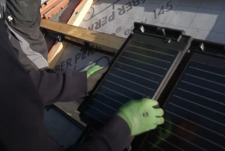 Țigle de casă cu module solare - Unde au apărut și de ce sunt mai bune ca panourile (Video)