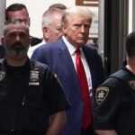 Donald Trump, eliberat cu condiția să nu intre în contact cu martorii, acuză o persecuție: ”Nu putem lăsa să se întâmple așa ceva în America!” (Video)