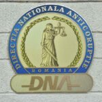Managerul Spitalului CF2 din București, prins de DNA. Lua 5-10% din toate contractele încheiate. Număra banii sub birou și distrugea plicurile