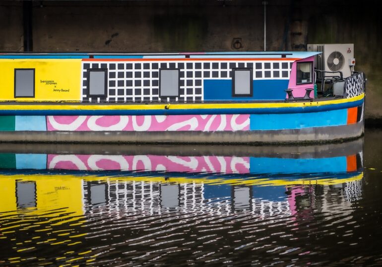 Închisori plutitoare? Londra cumpără vapoare și barje pentru imigranți