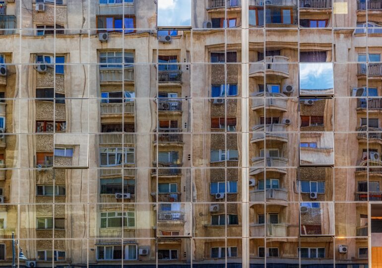 PSD încearcă să mutileze Bucureștiul cu legi pentru distrugerea de spații verzi și „albirea” unor clădiri ilegale. Plus o propunere periculoasă de la Ministerul Dezvoltării