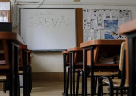 Cristian Ghinea: PSD și PNL își bat joc de profesori, le promit fonduri europene care nu există