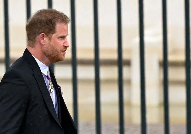 Prințul Harry a zburat de urgență la Londra, după ce tatăl său a fost diagnosticat cu cancer