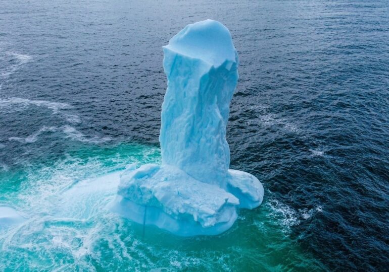 Un aisberg falic a făcut toată planeta să râdă: Și nu era fake
