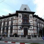 O bucată de tavan a căzut în timpul orei, la un liceu din Târgu Jiu afectat de cutremurele din acest an