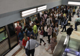 Aglomerație la metrou după ce a fost tras semnalul de alarmă la Universitate