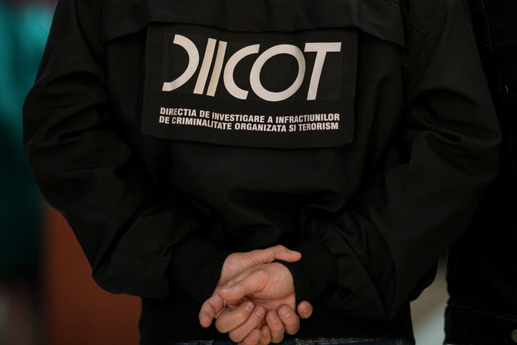 O grupare de traficanți introducea droguri în penitenciare cu ajutorul unei avocate. Percheziții în România și Italia
