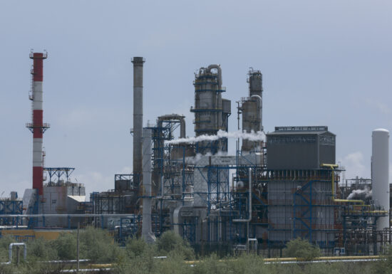 Rafinăriile Petromidia și Vega revin la capacitate maximă, o veste bună pentru piața internă de carburanți