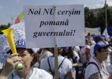 Profesorii sunt supărați că nu primesc majorările promise de Ciolacu în 2023. Pîslaru: Ar trebui să avem 8 miliarde de lei