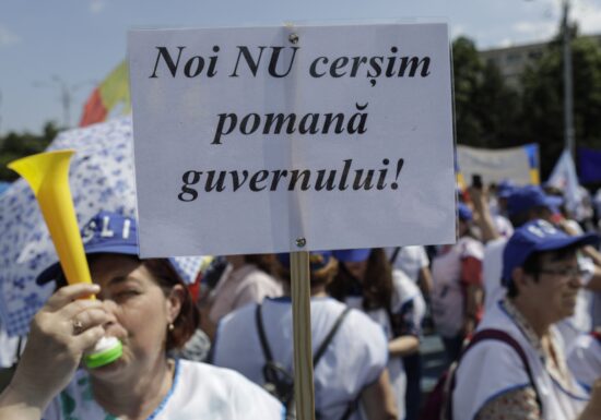 Profesorii sunt supărați că nu primesc majorările promise de Ciolacu în 2023. Pîslaru: Ar trebui să avem 8 miliarde de lei