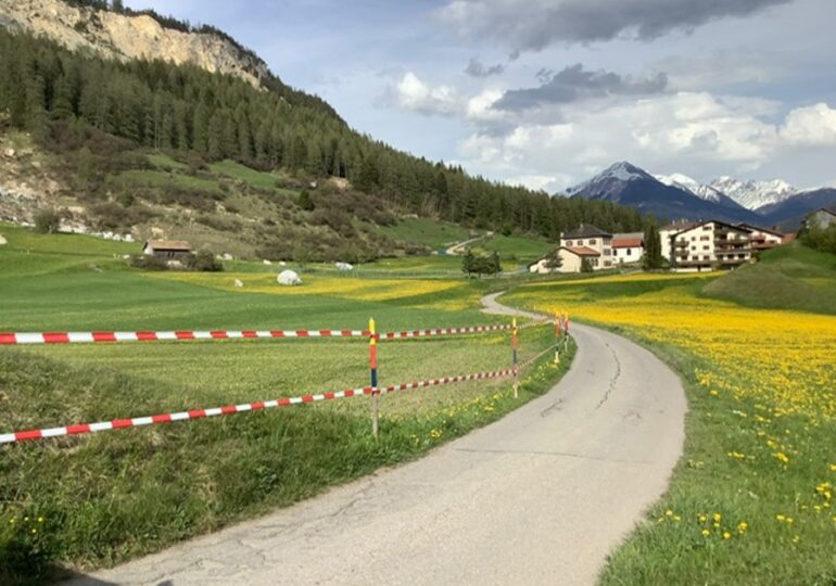 Elveția: Două milioane de metri cubi de rocă urmează să se prăbușească în următoarele zile, iar un sat întreg riscă să fie înghițit