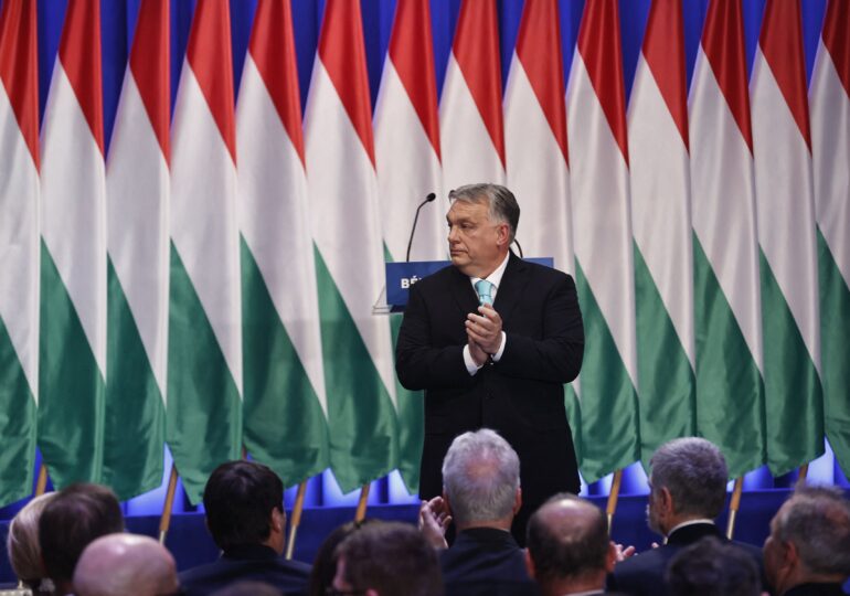 Guvernul Orban recunoaște că șantajează Kievul și spune și de ce o face