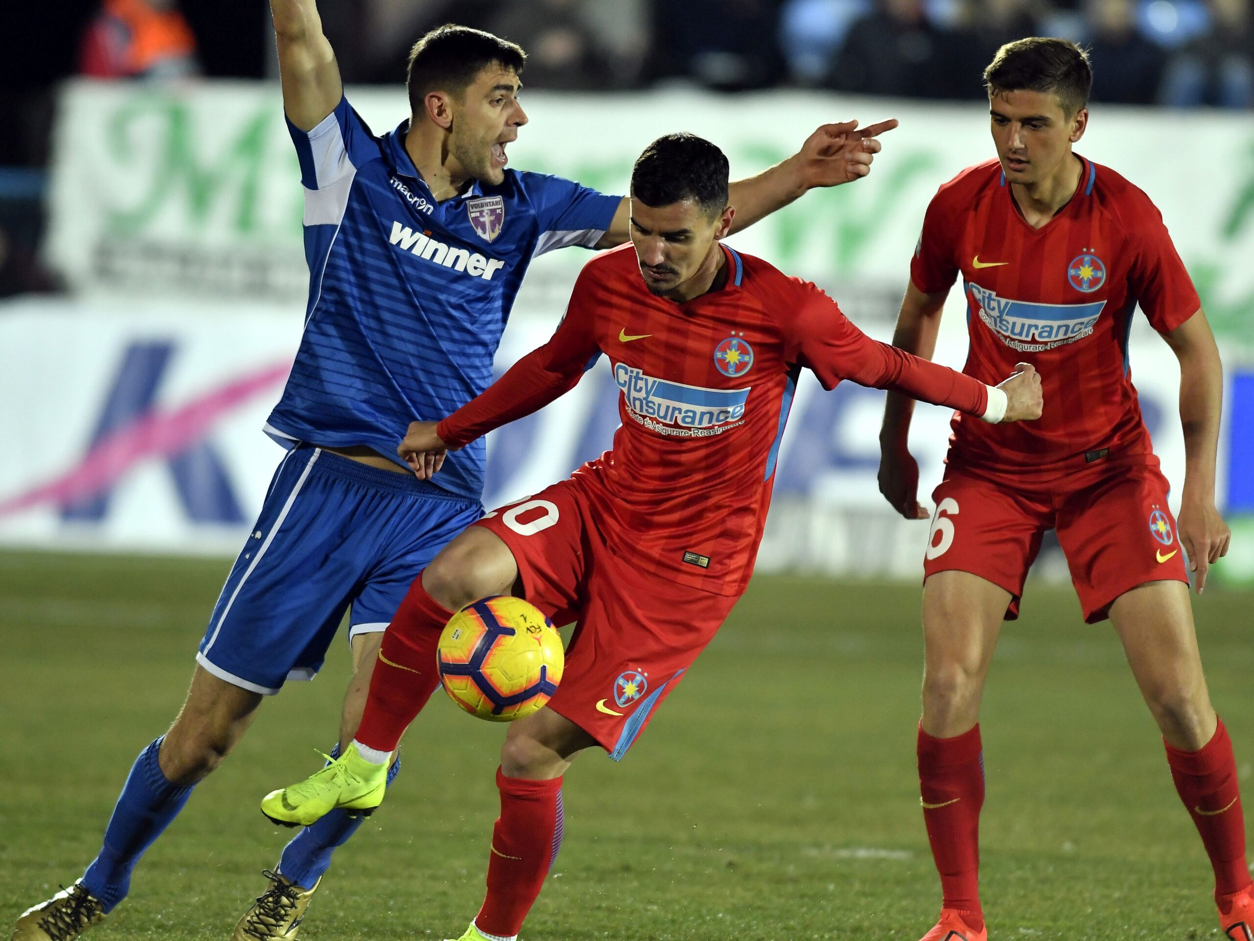 Duel între FCSB și Farul Constanța pentru un fundaș din Superligă devenit liber de contract Duel între FCSB și Farul Constanța pentru un fundaș din Superligă devenit liber de contract