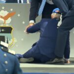 Biden a căzut pe scenă în timpul unei ceremonii militare (Video)