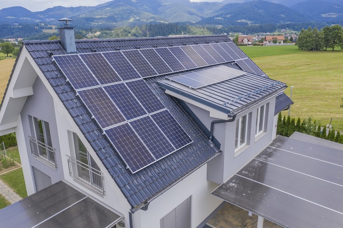 Încă nu ți-ai montat panouri fotovoltaice pe casă? Iată de ce trebuie să o faci
