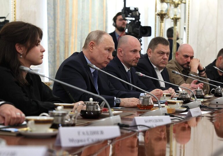 La două zile după moartea lui Progojin, Putin obligă organizațiile paramilitare să jure fidelitate și loialitate