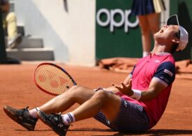 O pereche din turneul de dublu a fost descalificată la Roland Garros după ce o jucătoare a lovit un copil de mingi