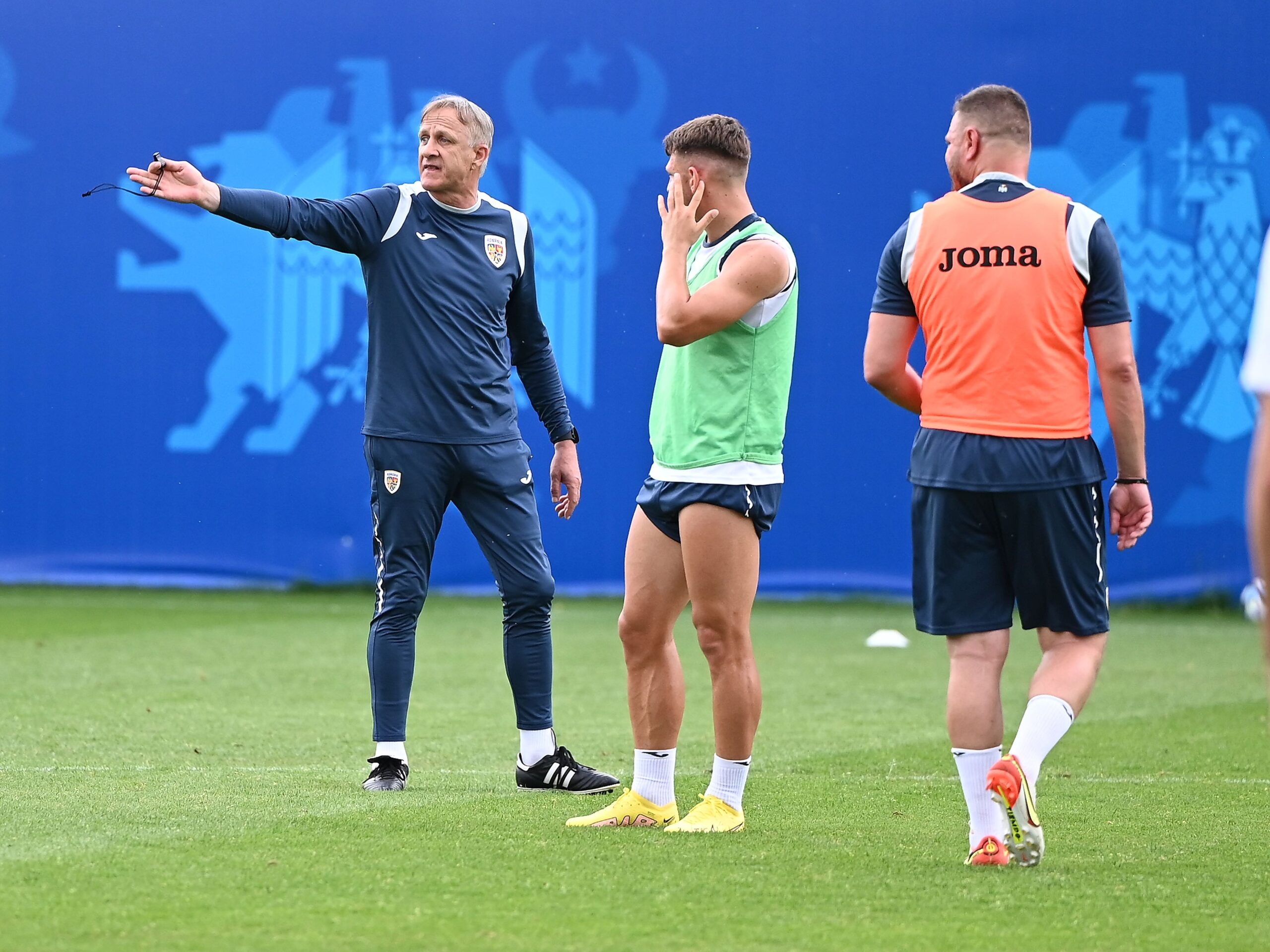 Emil Săndoi va fi schimbat din funcție de FRF. Cine este favorit să