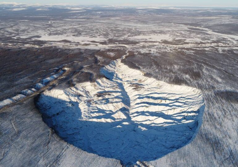O uriașă alunecare de teren din Siberia ascunde multe secrete: Rusia ține închisă "poarta către lumea din adâncuri"