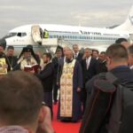 Aeroportul din Brașov a fost inaugurat cu un zbor plin de politicieni și preoți, pilotat de fiul lui Prunariu (Video)