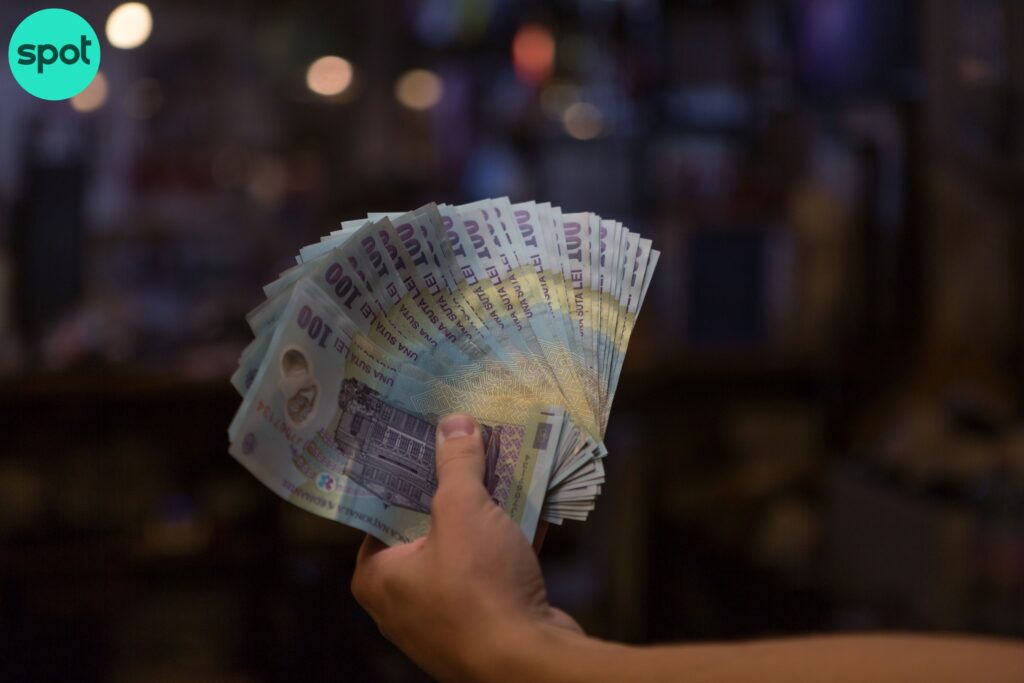 Noi mostre de sfidare ale șefilor de la stat: Și-au mărit de 5 ori indemnizațiile în ultimele luni, 4 șefi la 3 angajați