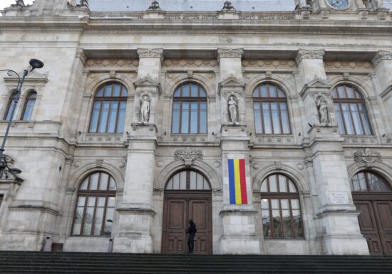 Curtea de Apel București amână decizia privind suspendarea a doi judecători CCR