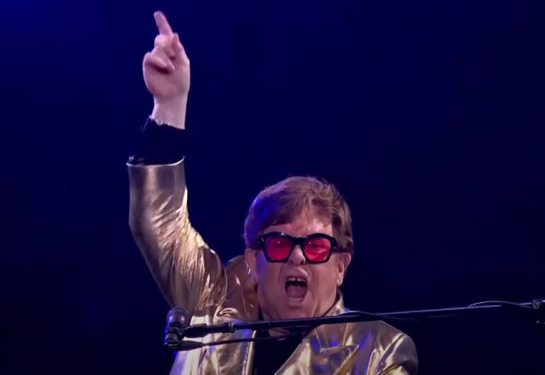 Elton John a susținut concertul de adio în Marea Britanie (Video)