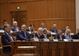 Guvernul Ciolacu a primit votul Parlamentului, după dezbateri cu scandaluri, atacuri suburbane și planuri pentru 2024 (Galerie foto & Video)