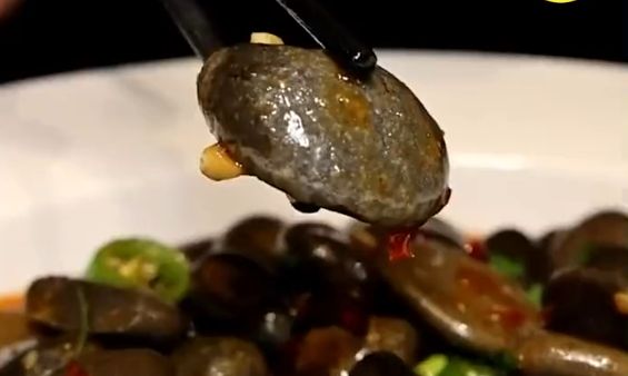 Suodiu, nebunia culinară care zguduie rețelele sociale: pietre prăjite  (Video) - spotmedia.ro