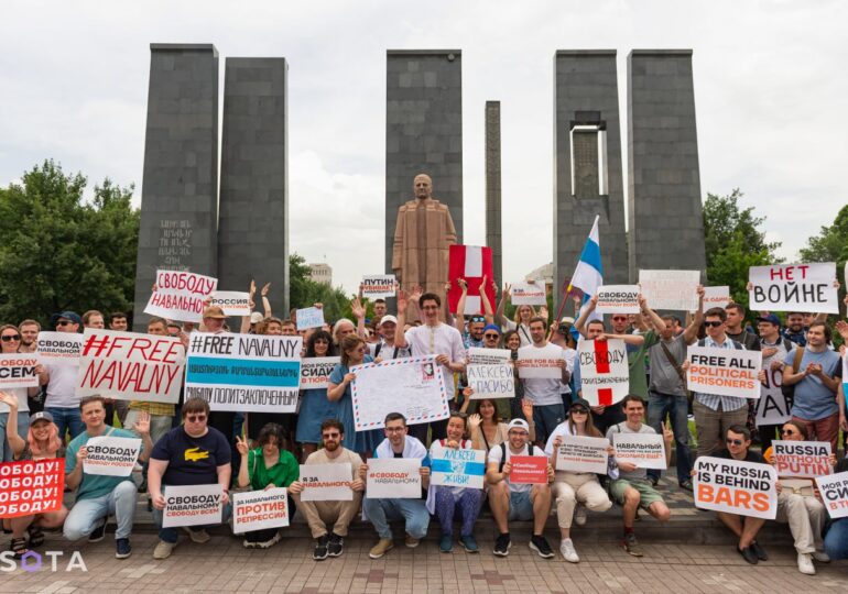 Proteste în sprijinul lui Navalnîi, în peste 120 de orașe din întreaga lume. Zeci de persoane arestate în Rusia (Foto & Video)