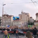 Zeci de mii de persoane au manifestat din nou la Belgrad împotriva violenței (Video)