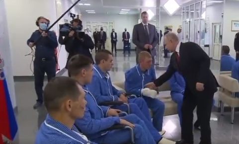 De Ziua Rusiei, Putin s-a pozat cu răniții războiului: Aceasta este o cauză sfântă, sunteți bărbați adevărați (Foto & Video)