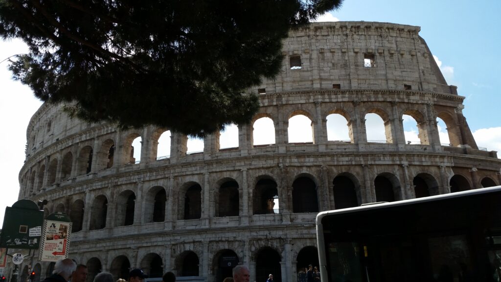 De ce devine Colosseumul zonă roșie la Roma