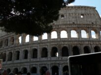 De ce devine Colosseumul zonă roșie la Roma