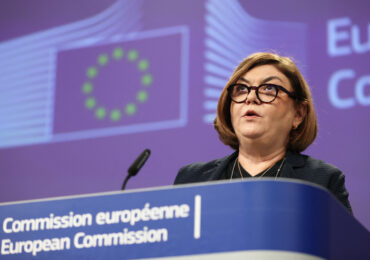 Adina Vălean, despre cum ne ține Nehammer la ușa Schengen-ului terestru: Când văd cozile de camioane și nicio parcare de bun simț în zonă, mi se face rău