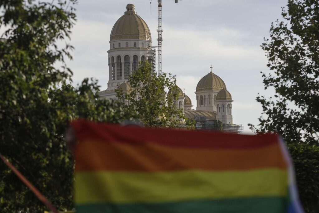 Bucharest-Pride-2023-steag-catedrala