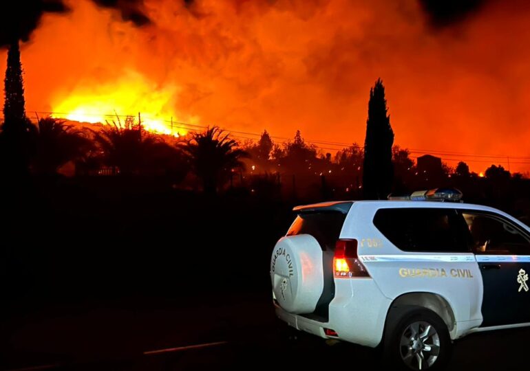 Incendiu puternic în Insulele Canare: Peste 2.000 de hectare au ars în câteva ore, 2.500 de persoane au fost evacuate (Foto & Video)