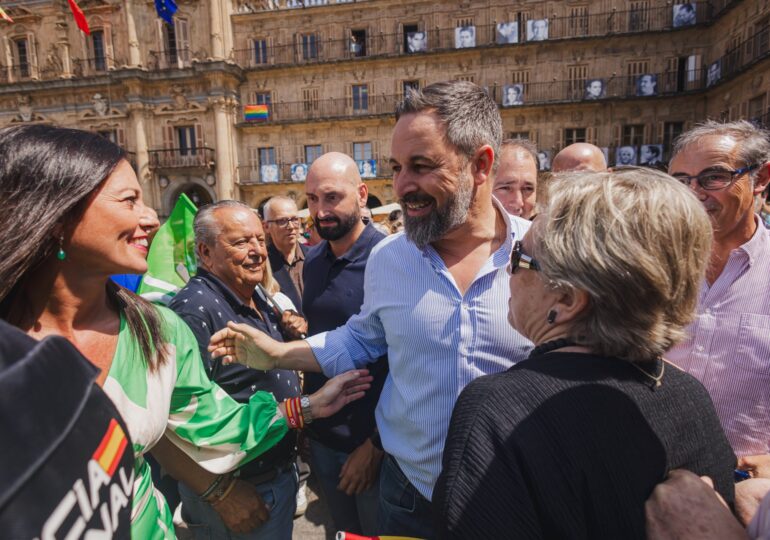Alegeri în Spania, care ar putea aduce extrema dreaptă la guvernare. Cine este și ce vrea Santiago Abascal, liderul Vox?