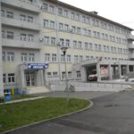 Cazul femeii care a născut pe asfalt. De la același spital și pe aceeași gardă, a fost trimis un pacient acasă și a murit. Rafila cere demiteri și empatie. Primele amenzi