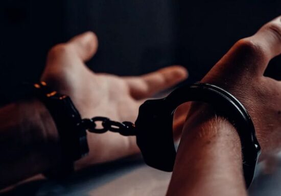 Un tânăr căutat pentru omor în Franța a fost prins de polițiștii din Cluj într-un mall