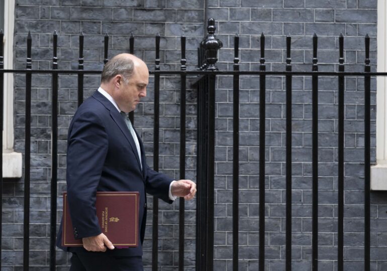 Ministrul britanic al Apărării spune că va renunța la funcția sa la următoarea remaniere