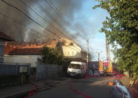 Incendiu puternic la Cluj. Intervin pompieri din 5 județe (Video)