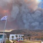 Noi evacuări în Grecia: Incendiile au provocat o explozie la un depozit de muniții unde se aflau bombe și rachete