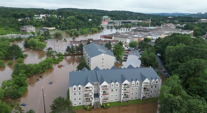 Inundații catastrofale în Nova Scotia. În 24 de ore a plouat cât în 3 luni. (Video)