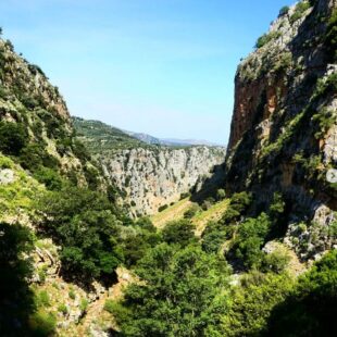 Creta, așa cum nu o știi: defileuri dramatice, păduri accidentate, munți impunători (Galerie foto)