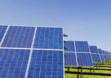 CEO-ul Electrica cere companiilor să mute consumul în orele cu soare: Energia folosită la prânz va fi gratuită. Avem nevoie de patru ore!