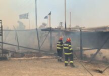 Pompierii români luptă cu flăcările în Rodos