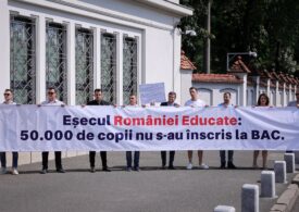Protest USR la Cotroceni pentru parastasul învățământului românesc: „Eșecul României Educate: 50.000 de copii nu s-au înscris la BAC”