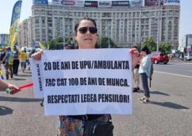 Angajații din Sănătate fac protest pe caniculă în fața Guvernului: "România, trezește-te!"(Foto&Video)
